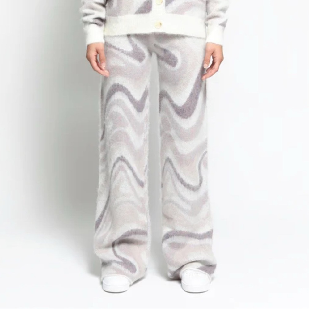 Gray and White Wide Leg Pants with Zigzag Pattern BRAND NEW WITH TAGS